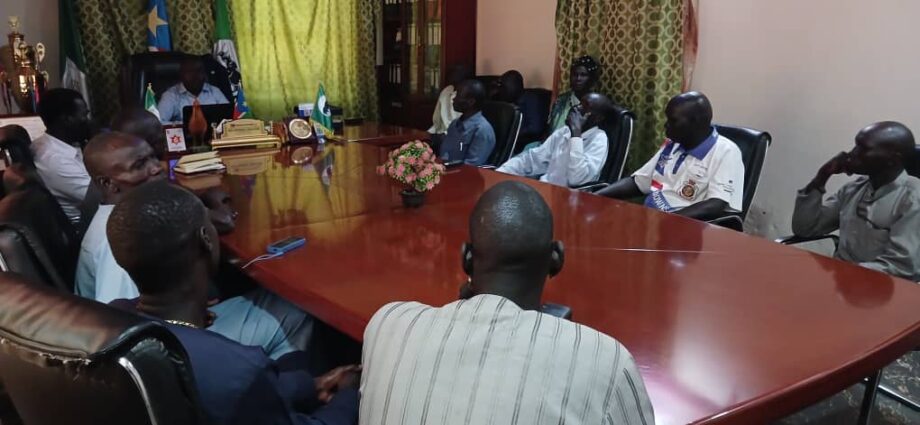 The Bor herders in a meeting with Yei commissioner. (Photo by Christopher Taharir)