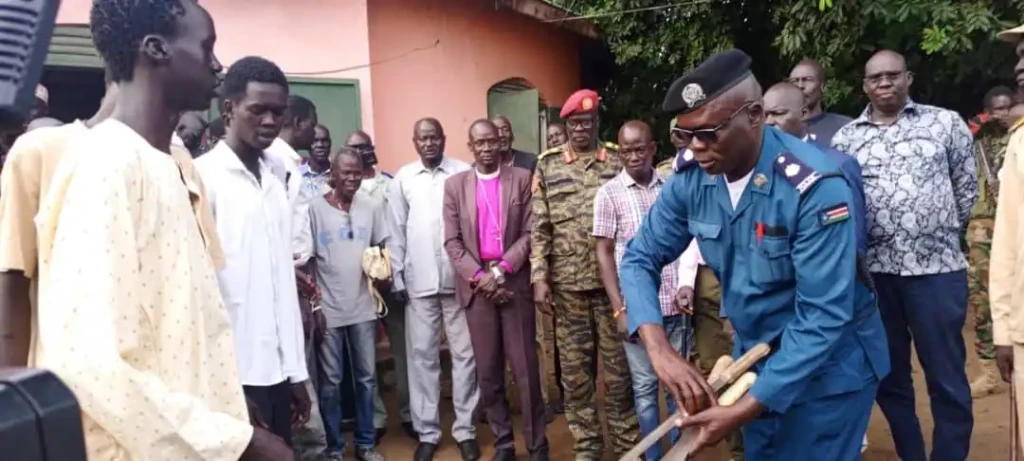 Over 400 Gang Members in Nimule Surrender Arms to Police Over 400 Gang Members in Nimule Surrender Arms to Police