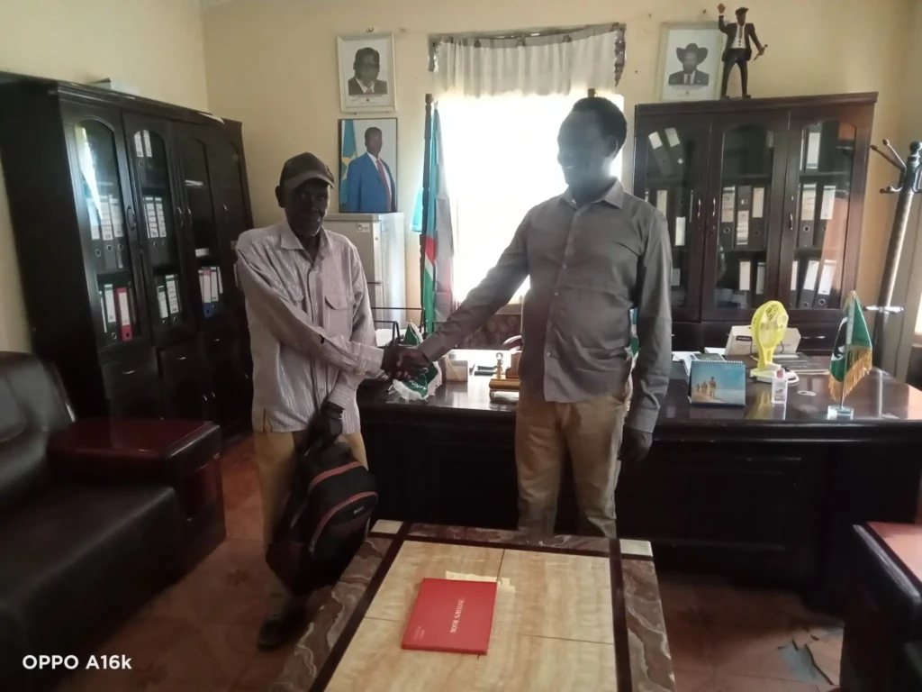 Morobo Commissioner Rewards Retired Chief for Supporting Youth Leadership Morobo Commissioner Rewards Retired Chief for Supporting Youth Leadership