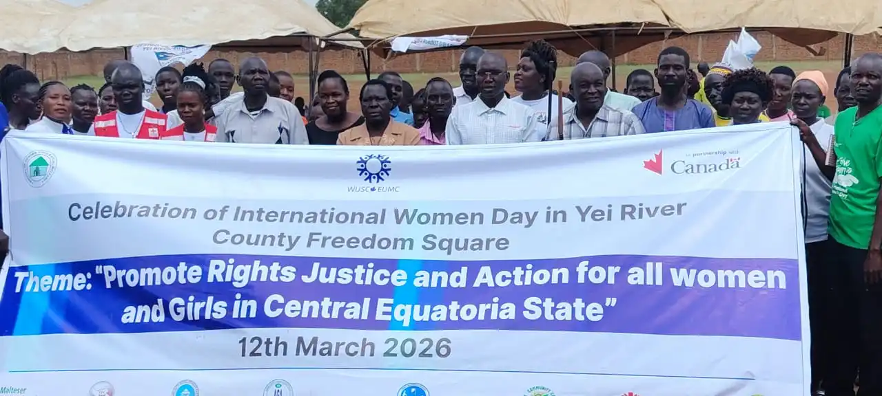 Leaders and participants pose for group photo during the event