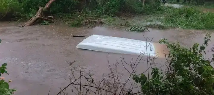 The flooded Lubajo Stream