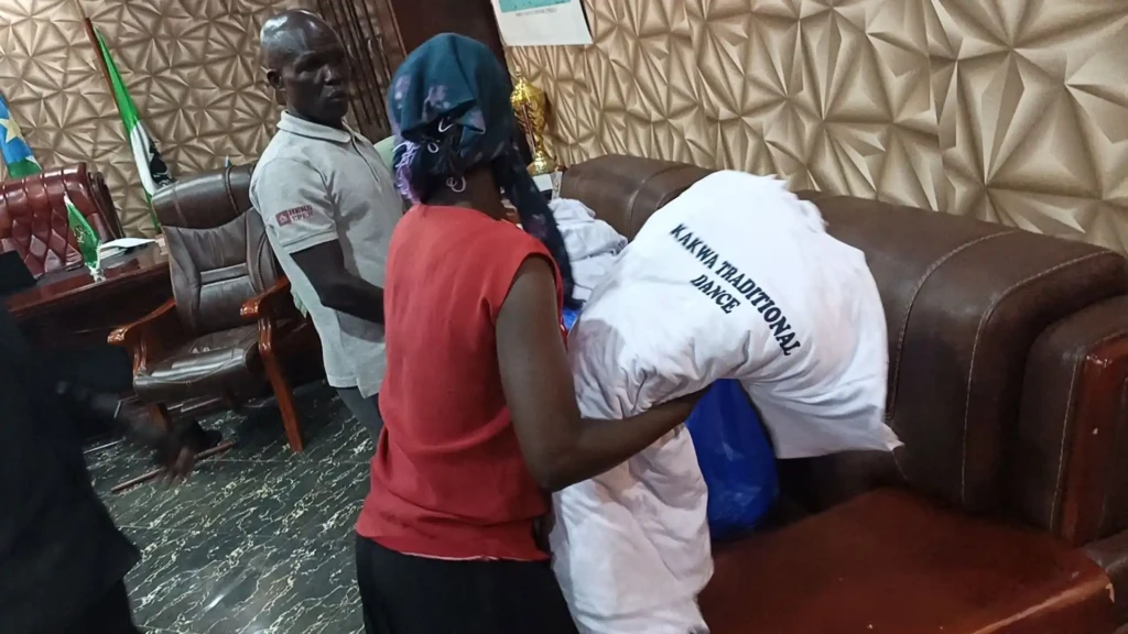 Ayiki and Yei Town Dance Groups Receive 60 Shirts