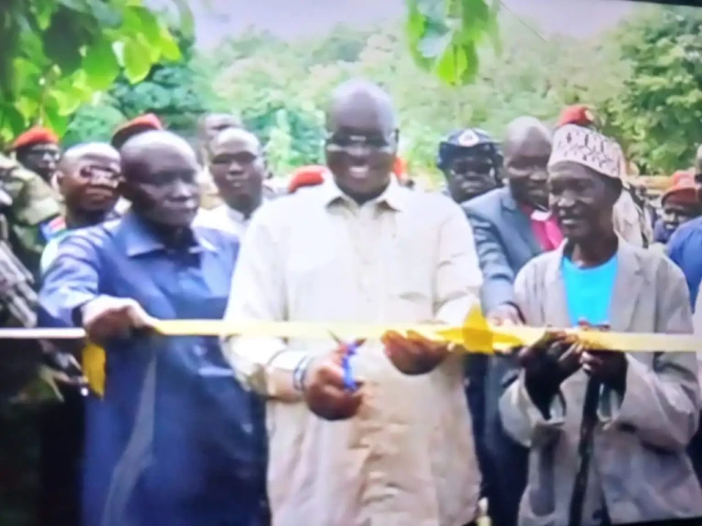 Governor at the launch of the project in Mere. Photo credit: Fred Morgan