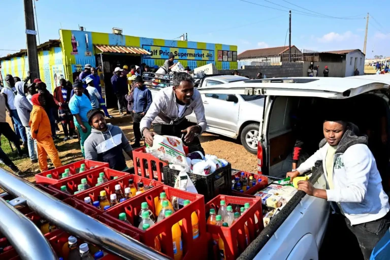 Foreign Shop Owners Stay Put as South Africa Protests Grow