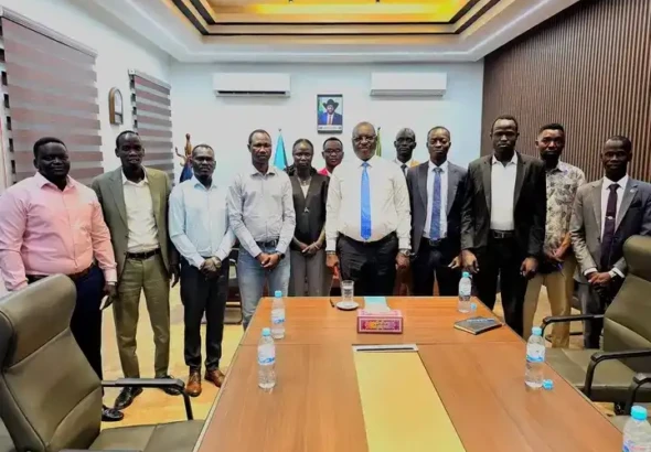 Governor Adil and Youth leaders in a group Photo