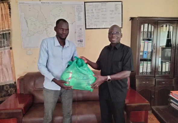 Morobo Commissioner Donates to Youth Independence Tournament