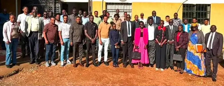 Business stakeholders pose for a group photo after the meeting. Credit-Press Unit, Ministry of Trade and Industry
