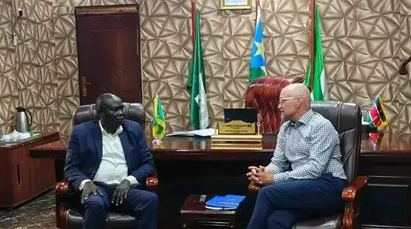 EU Ambassador (R) and commisisoner Malimbo (L)