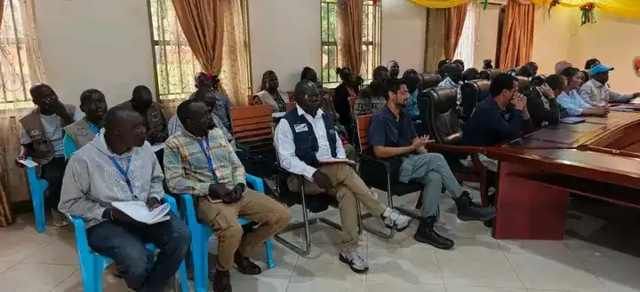 Humanitarian and Government officials in a joint partners meeting