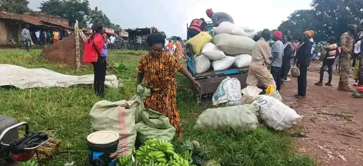 Traders and farm products in Mugwo Payam