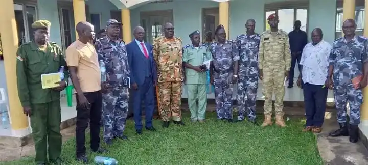 Commissioner Losio and Revenue and seucrity officials in Jale Border