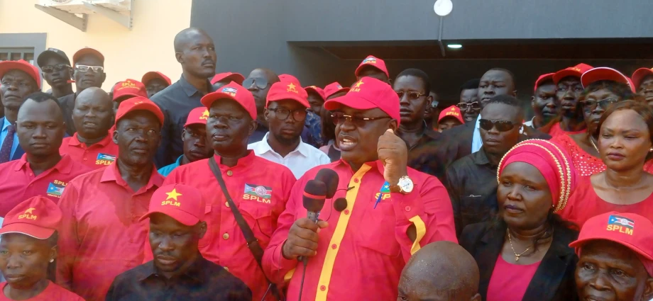 Emmanuel Adil Anthony adressing supporters at the SPLM Secretariat