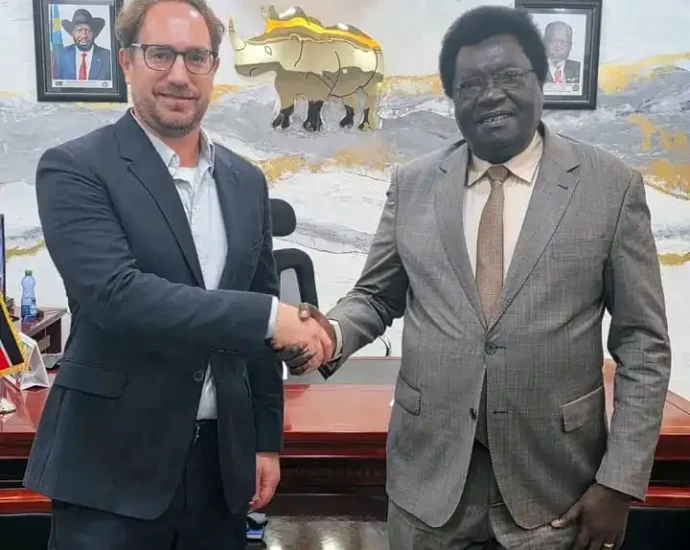 IOM Deputy chief and Governor Jadalla Pose for a photo after the meeting. Photo Credit-Press Unit-Office of the Governor