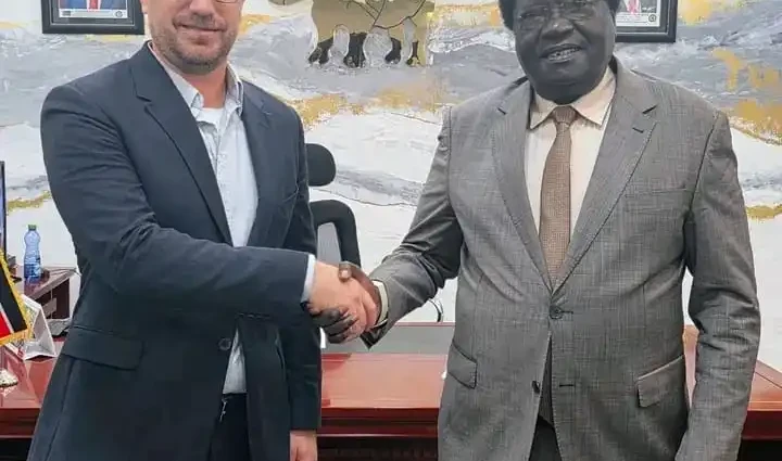 IOM Deputy chief and Governor Jadalla Pose for a photo after the meeting. Photo Credit-Press Unit-Office of the Governor