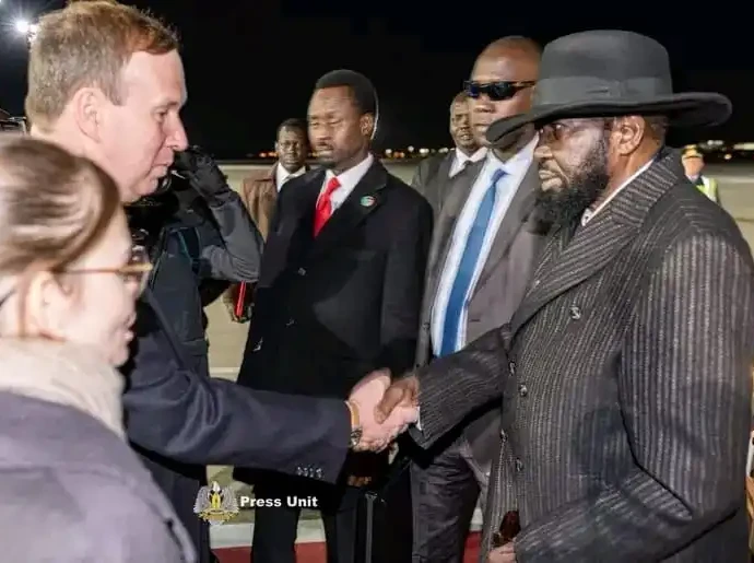 President Kiir (Right ) greets Rusian officials. Photo Credit-Press Unit-Office of the President