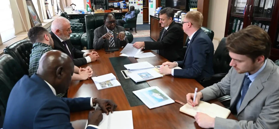 Russian Ambassador Visits Cabinet Affairs Minister